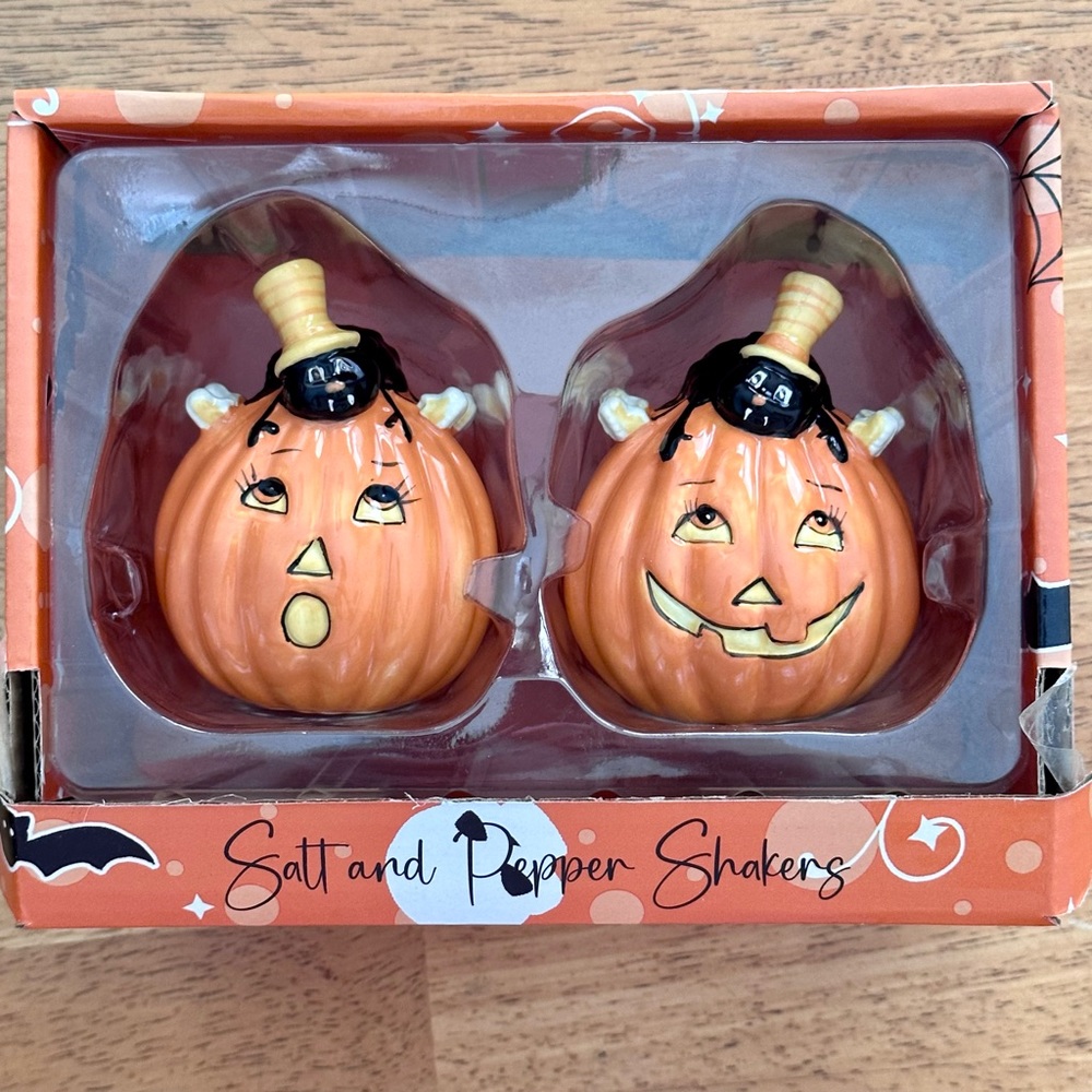 Transpac Jack O' Lantern Halloween Pumpkins & Spiders Salt & Pepper Shakers NEW!